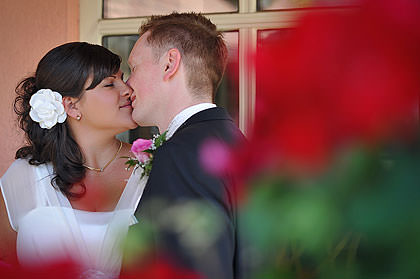 Der Hochzeitsfotograf<br>in Stuttgart - Der Hochzeitsfotograf und der romantische Kuss